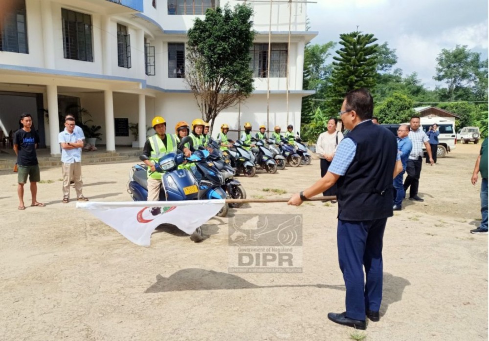 DC Peren, Hiazu Meru flags off the two-wheeler taxi service at the Deputy Commissioner Office, Peren New headquarter on October 15. (DIPR Photo)
